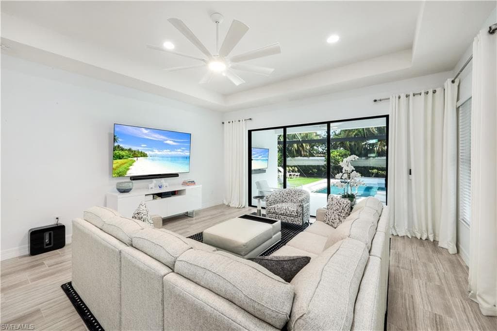 13836 Luna DR-10