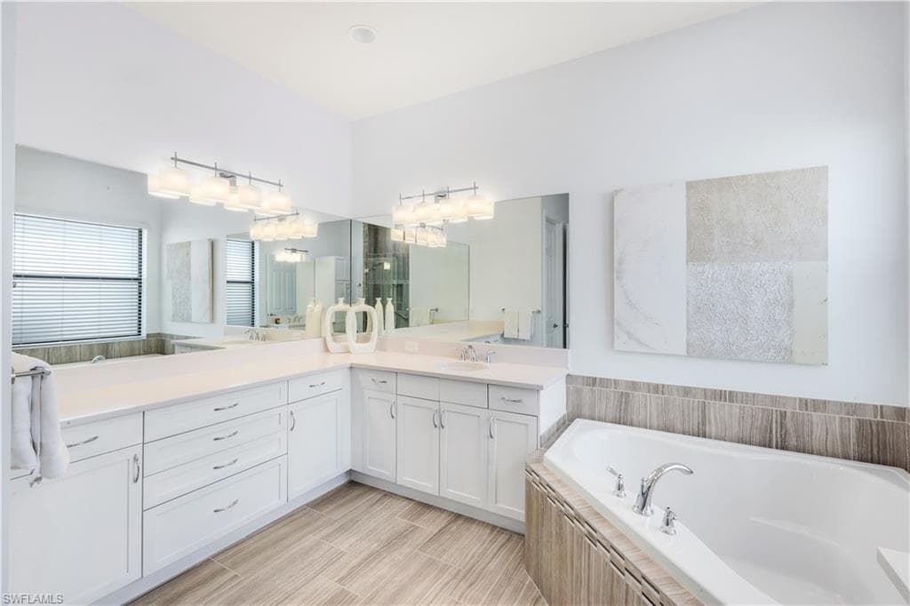 13836 Luna DR-18