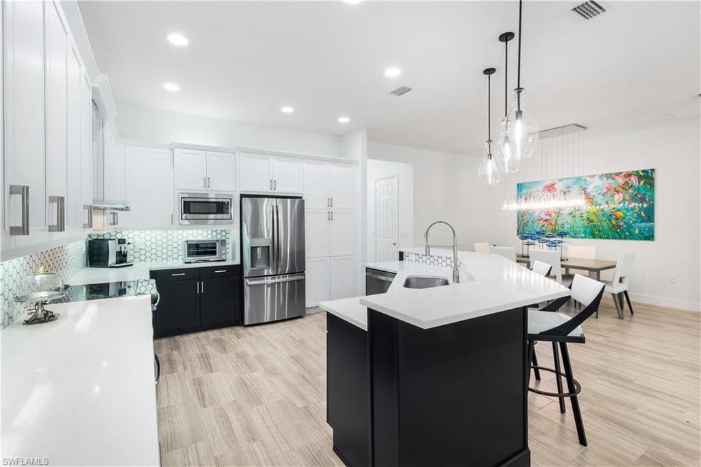 13836 Luna DR-8