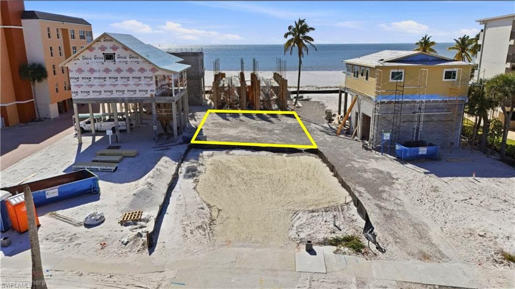 716 Estero BLVD-14