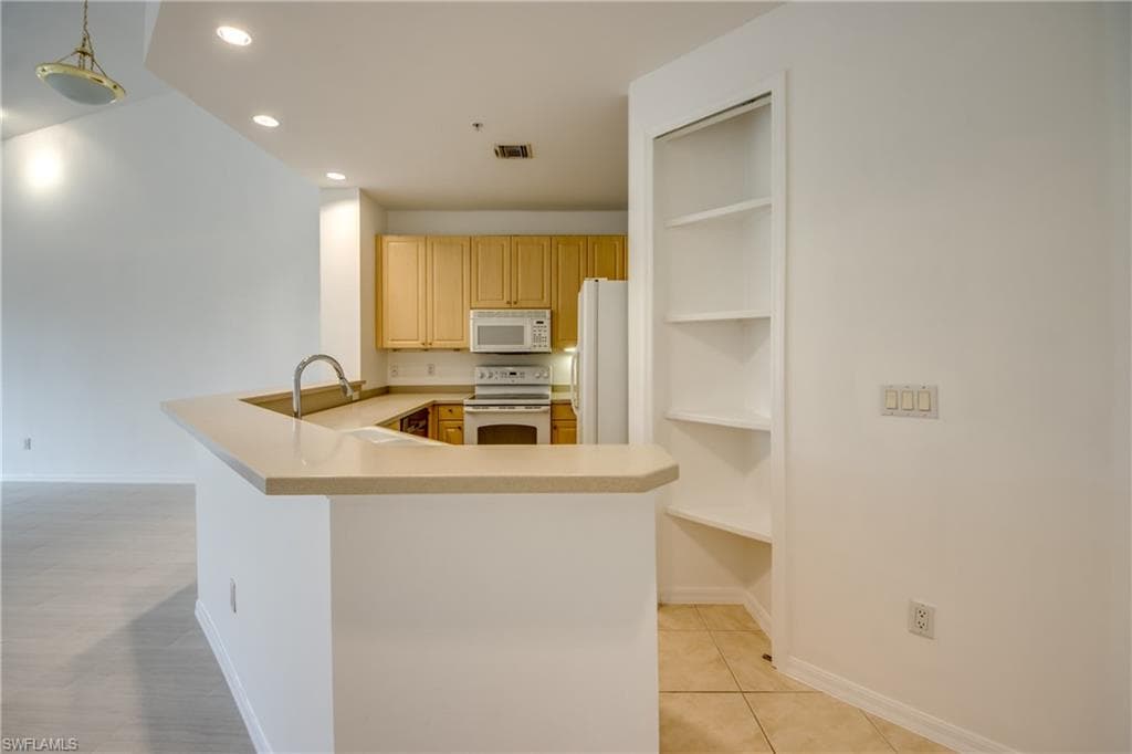 15250 Riverbend BLVD 204-18