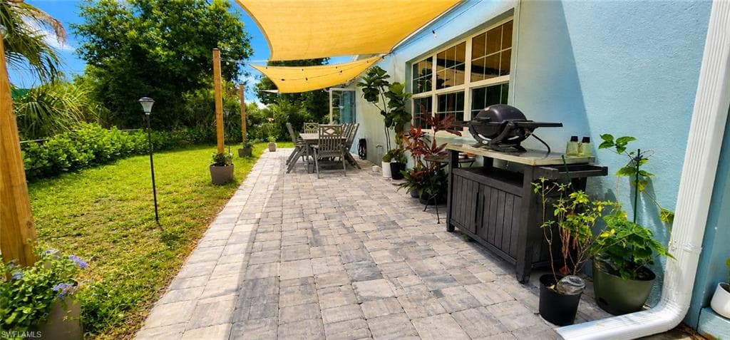 3949 Maxine St-3