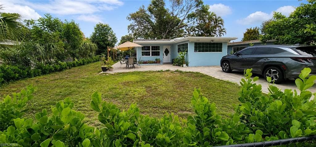 3949 Maxine St-5