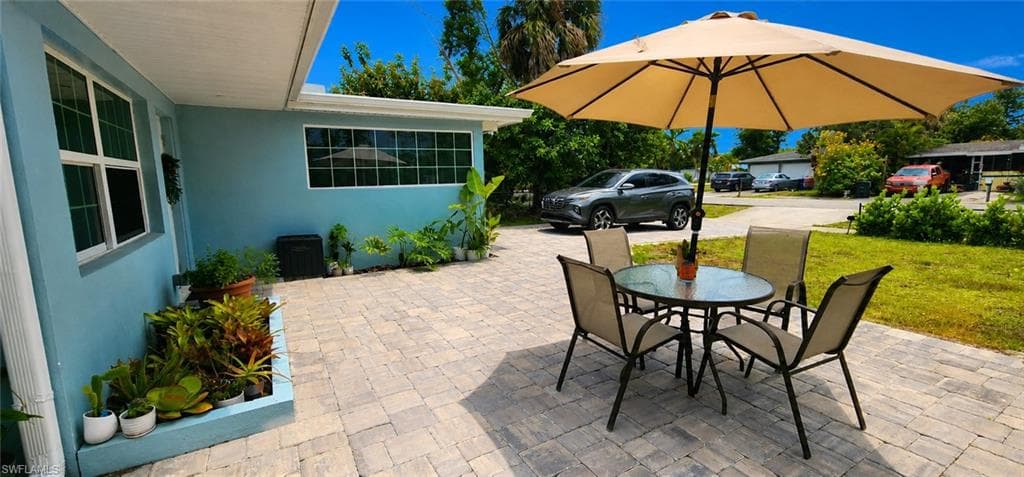 3949 Maxine St-8