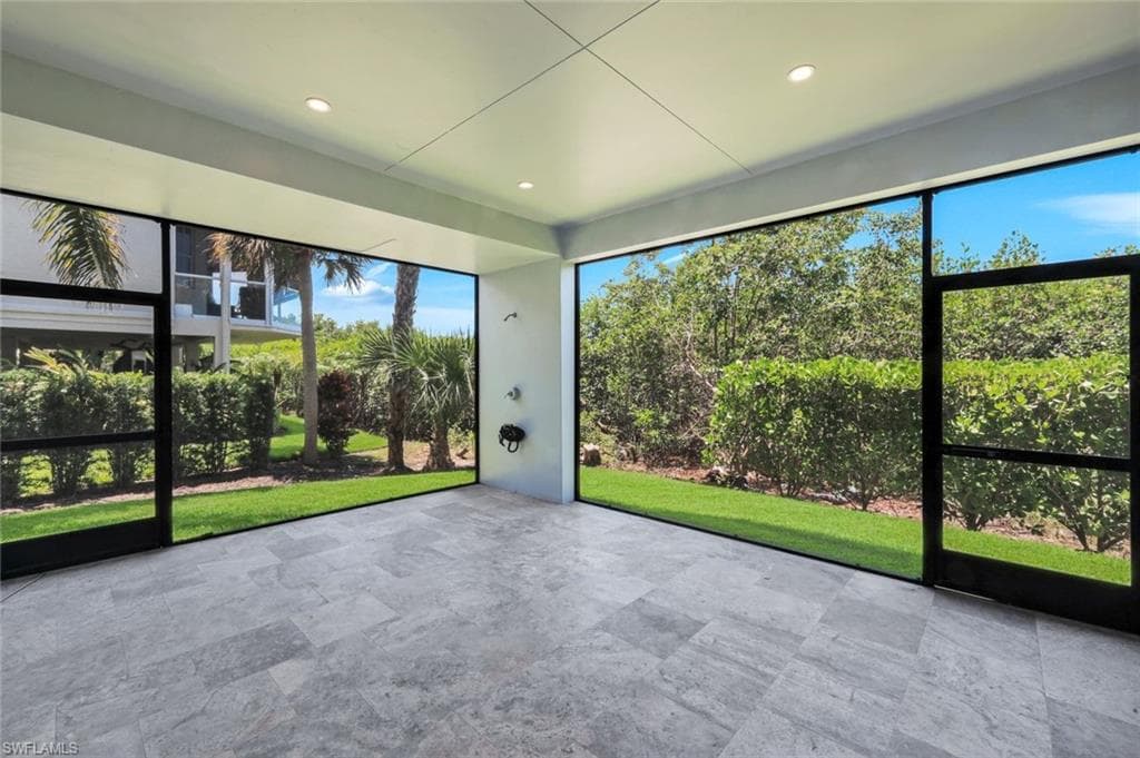 834 HIDEAWAY CIR W-26