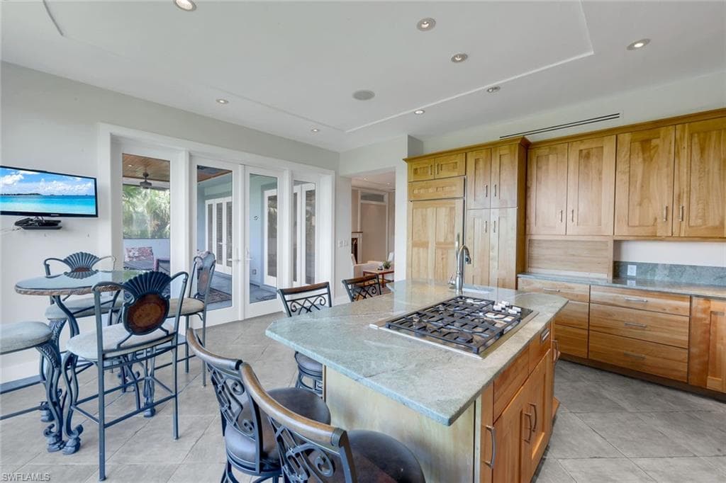 834 HIDEAWAY CIR W-7