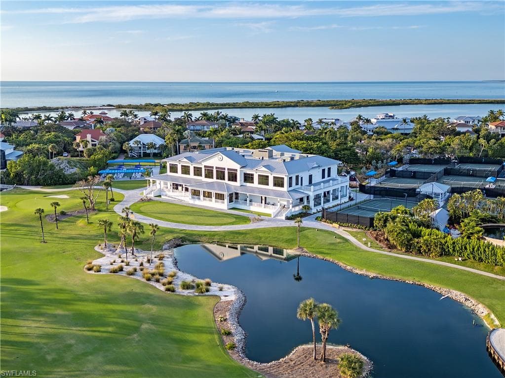834 HIDEAWAY CIR W-32
