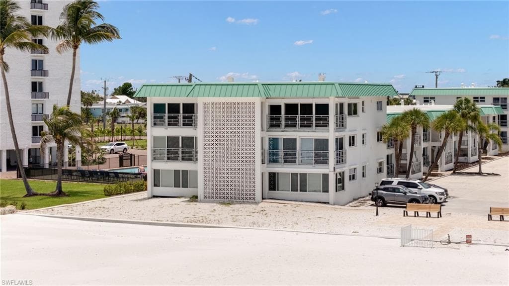 6500 Estero BLVD E320-23
