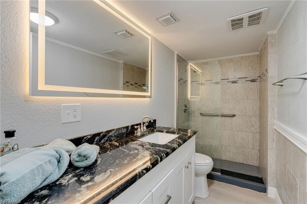 6500 Estero BLVD E320-16