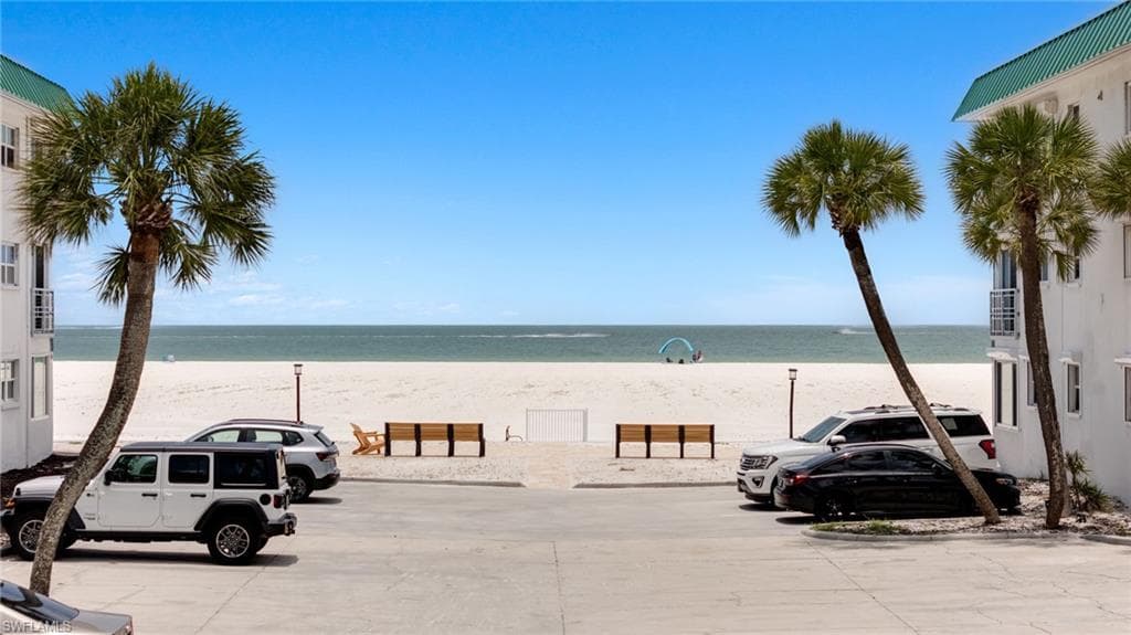 6500 Estero BLVD E320-22