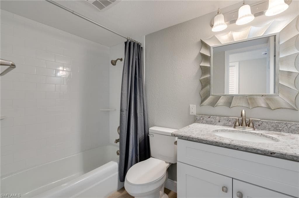 6500 Estero BLVD E320-19