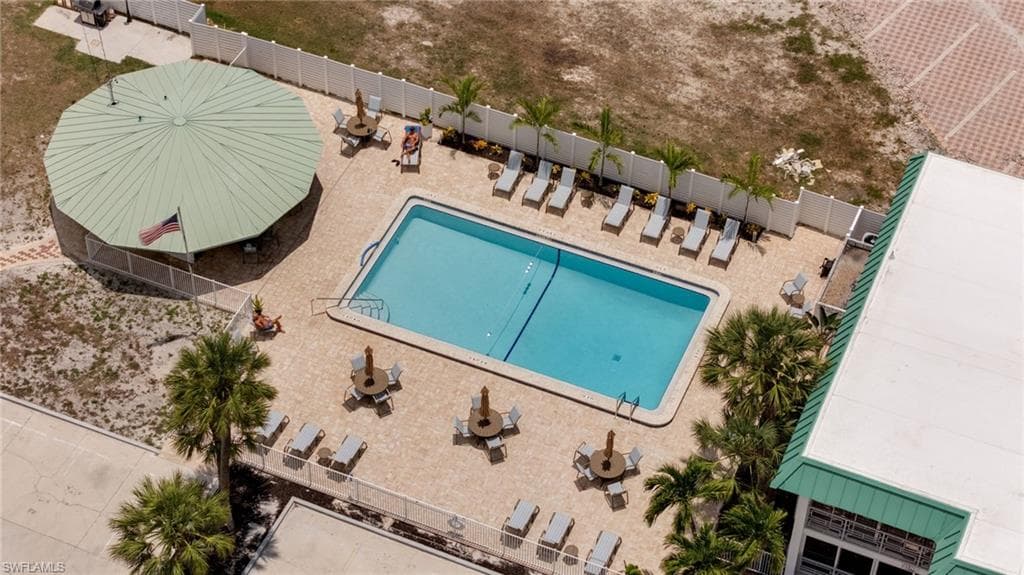 6500 Estero BLVD E320-25