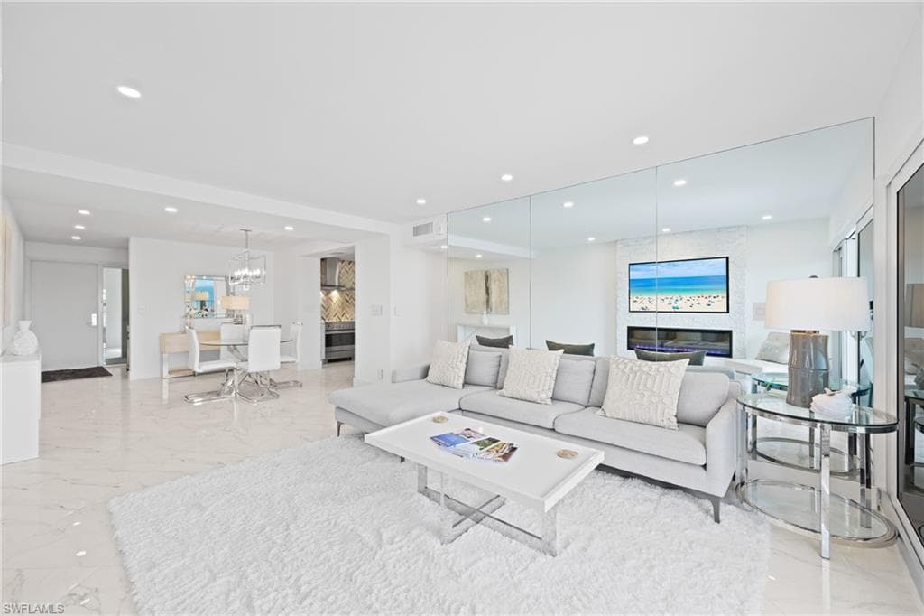 3443 Gulf Shore BLVD N 803-6