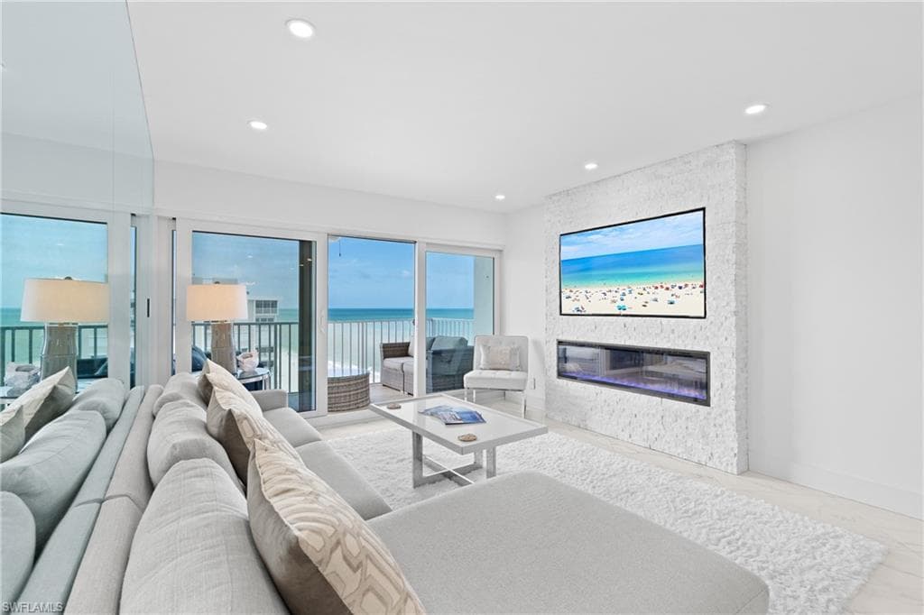 3443 Gulf Shore BLVD N 803-1