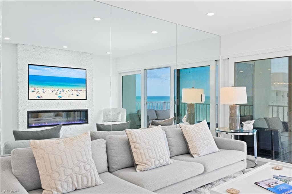3443 Gulf Shore BLVD N 803-5