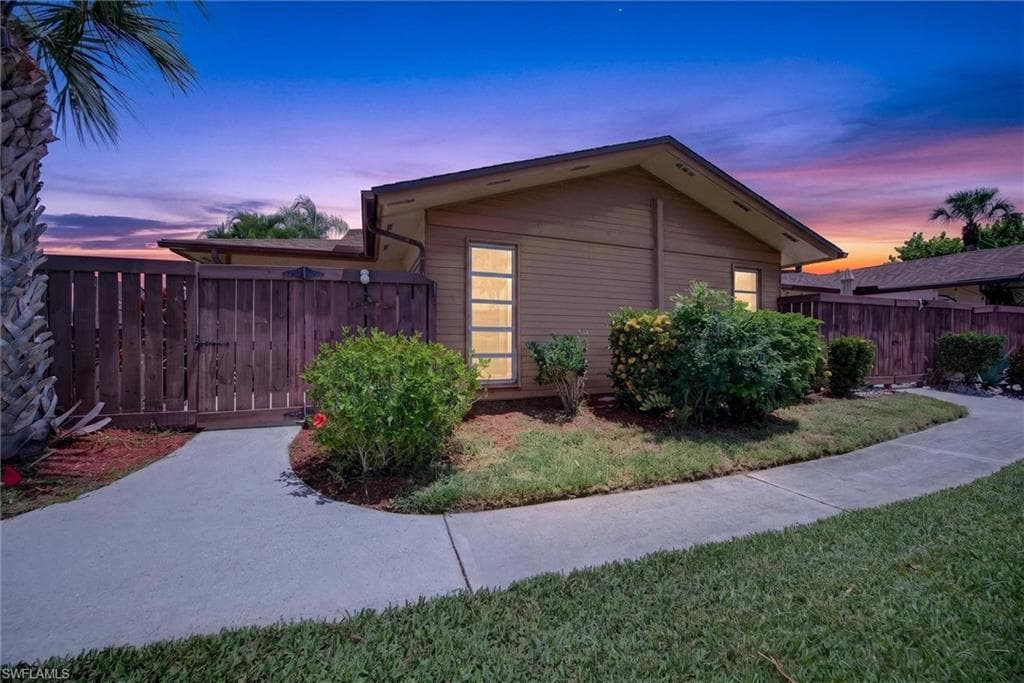 6315 Royal Woods DR-32