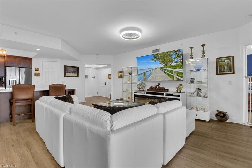 1065 Borghese LN 2003-9