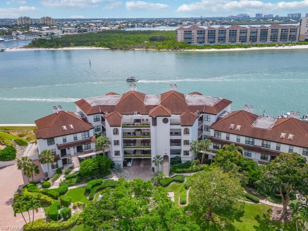 232 La Peninsula BLVD 232-27