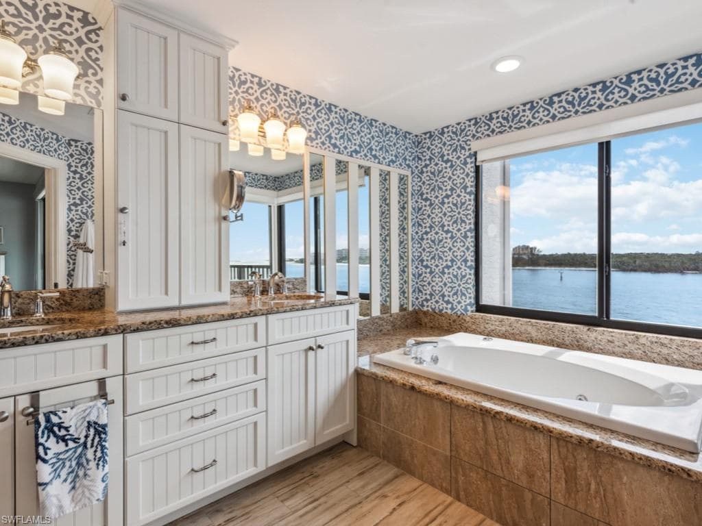 232 La Peninsula BLVD 232-17