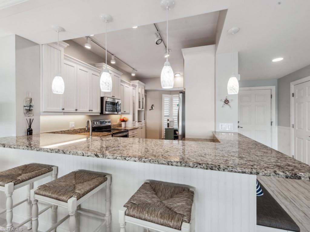 232 La Peninsula BLVD 232-11
