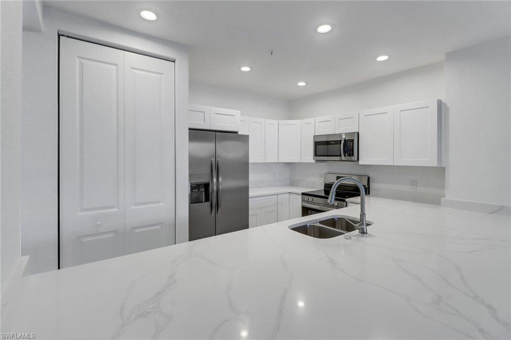 1803 Samantha Gayle WAY 208-9