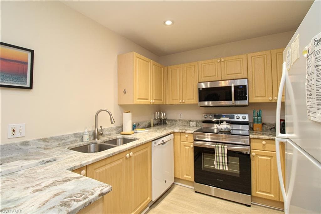 519 Roma CT 3206-17