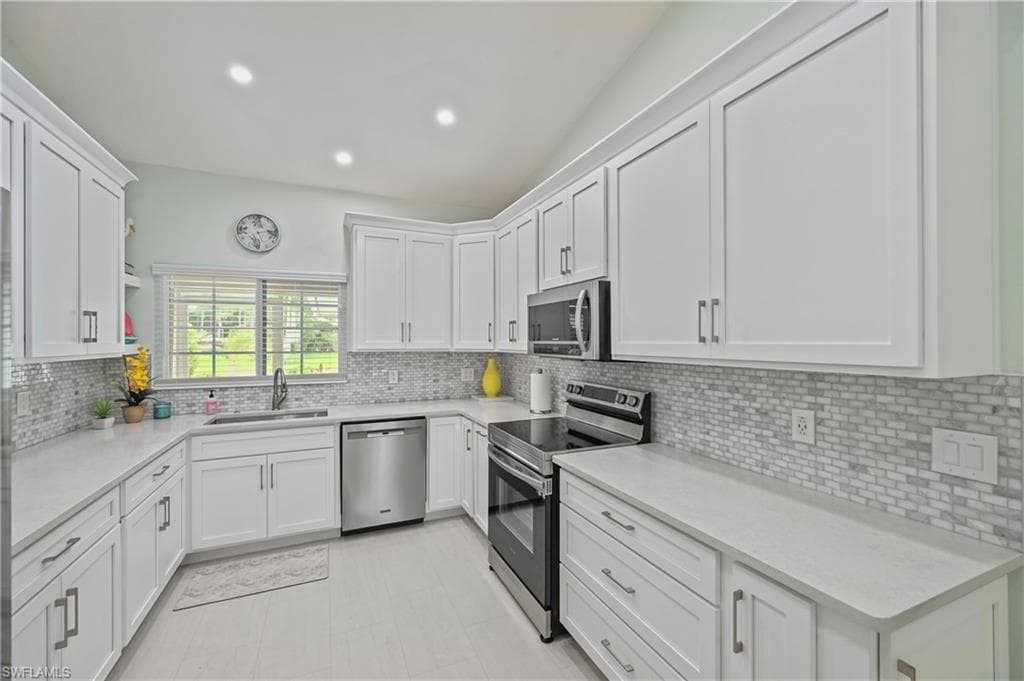657 Saint Andrews BLVD-12