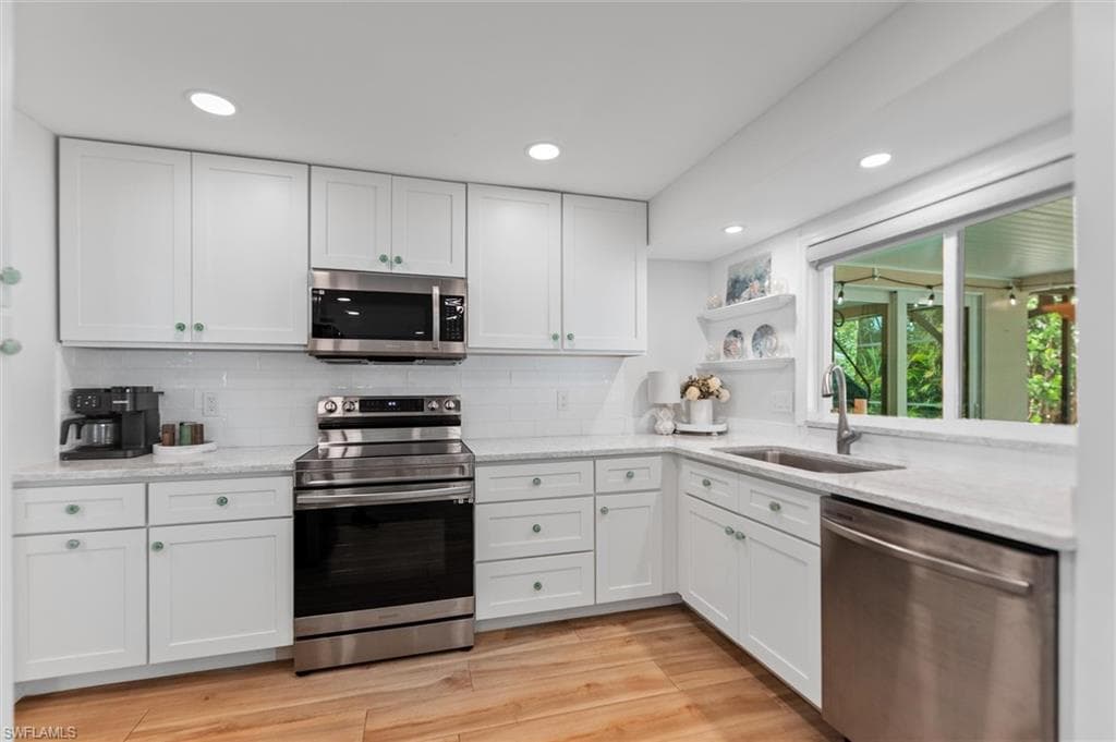 9428 Moonlight DR-10