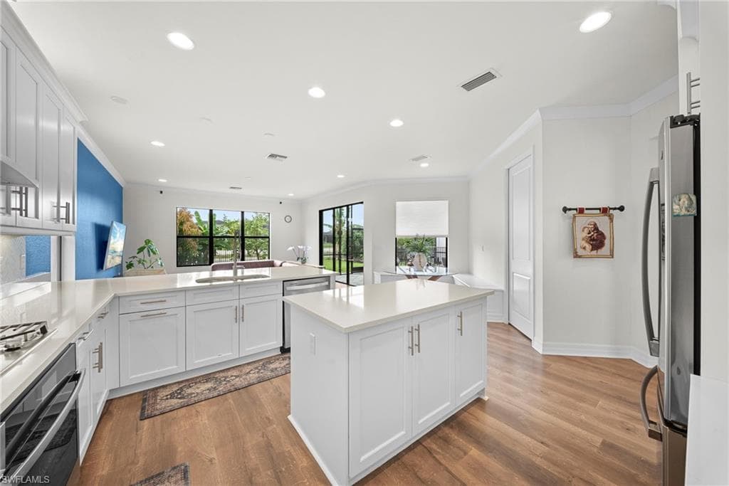 4586 Luminary AVE-14