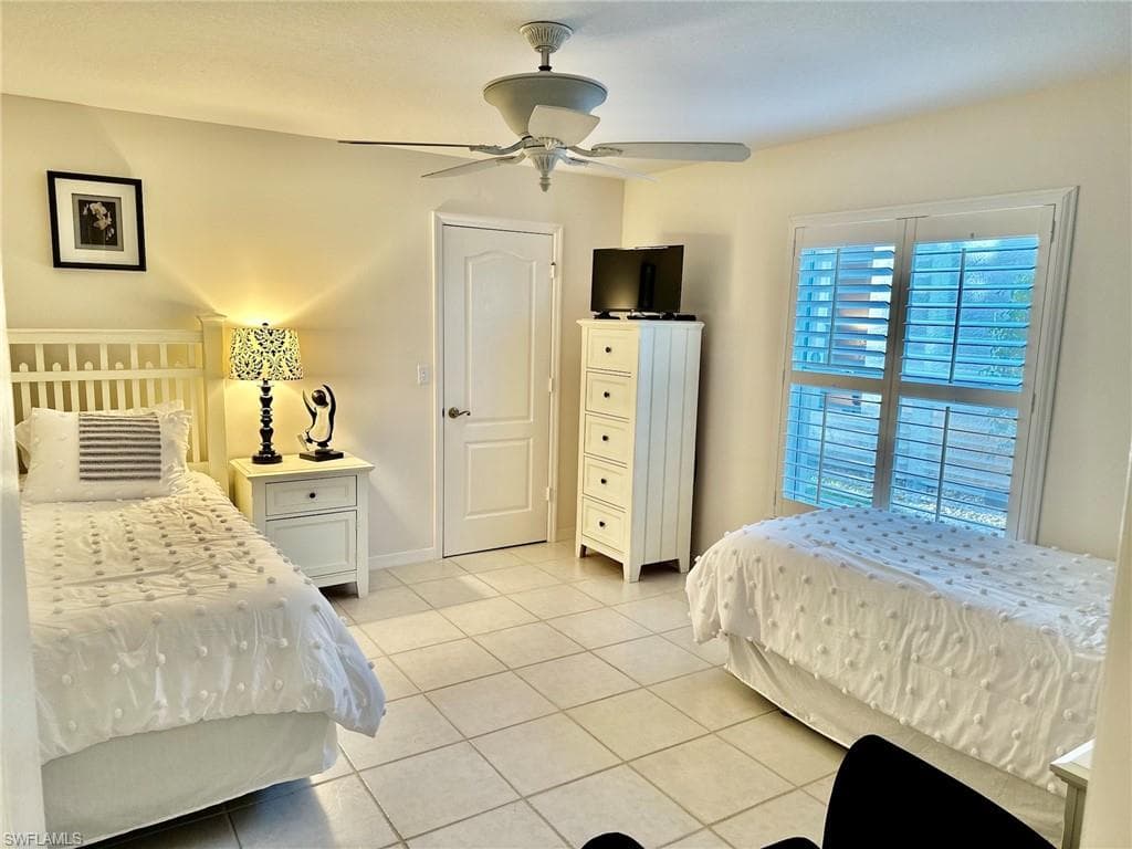 930 Marble DR-32