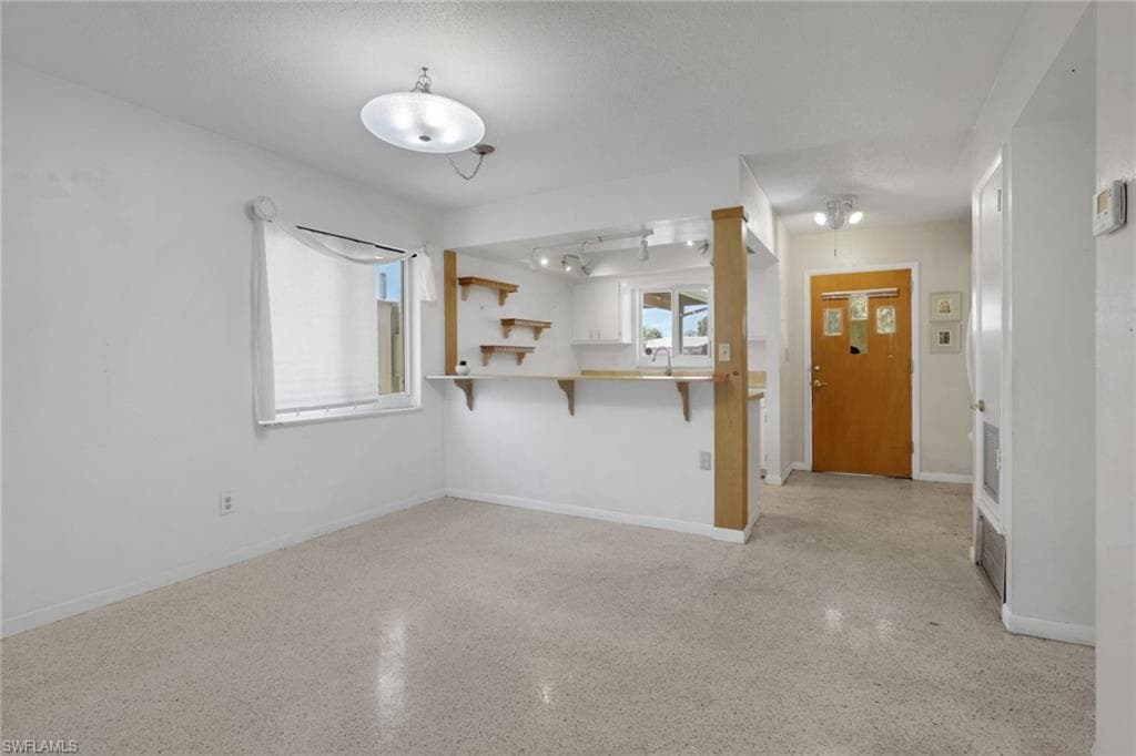 2212 E 6th ST-7