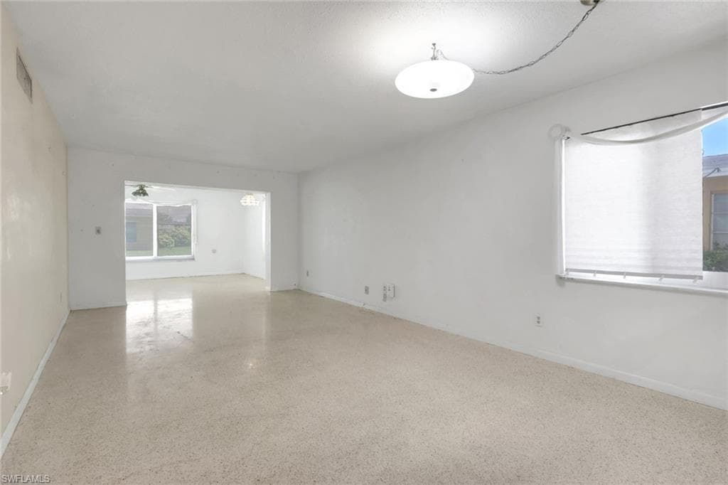 2212 E 6th ST-9
