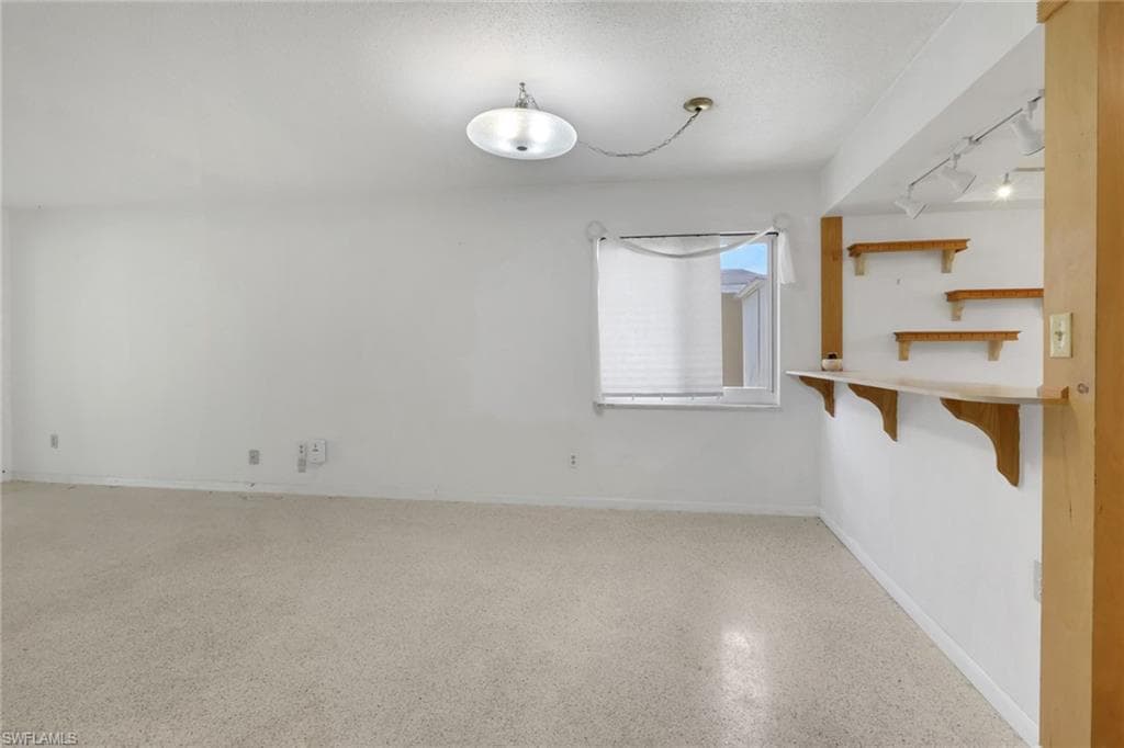 2212 E 6th ST-8
