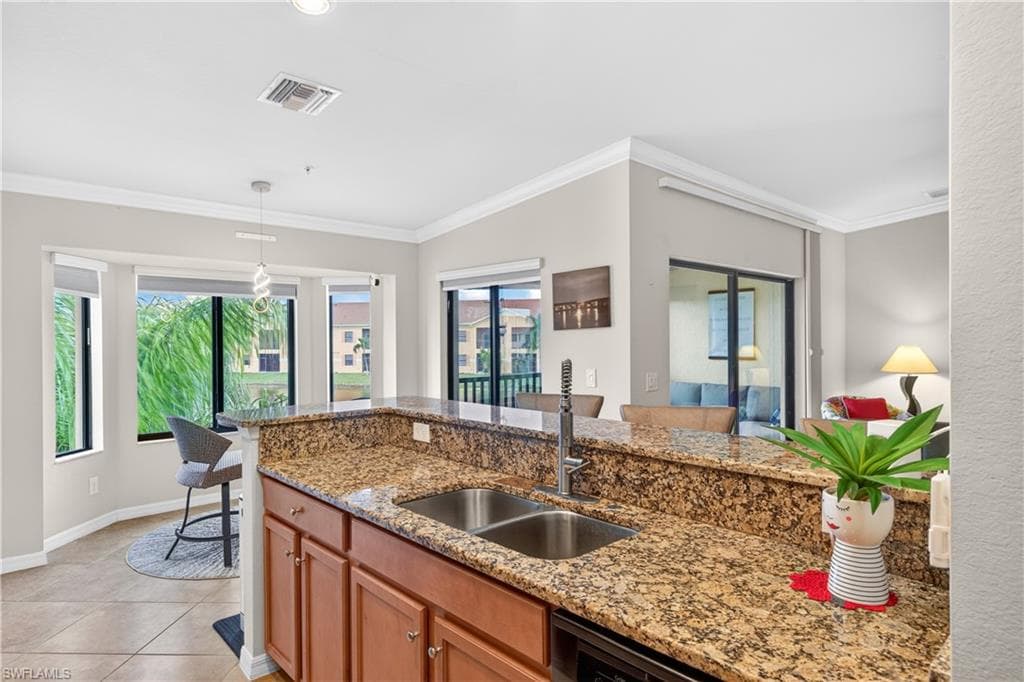 13710 Julias WAY 924-13