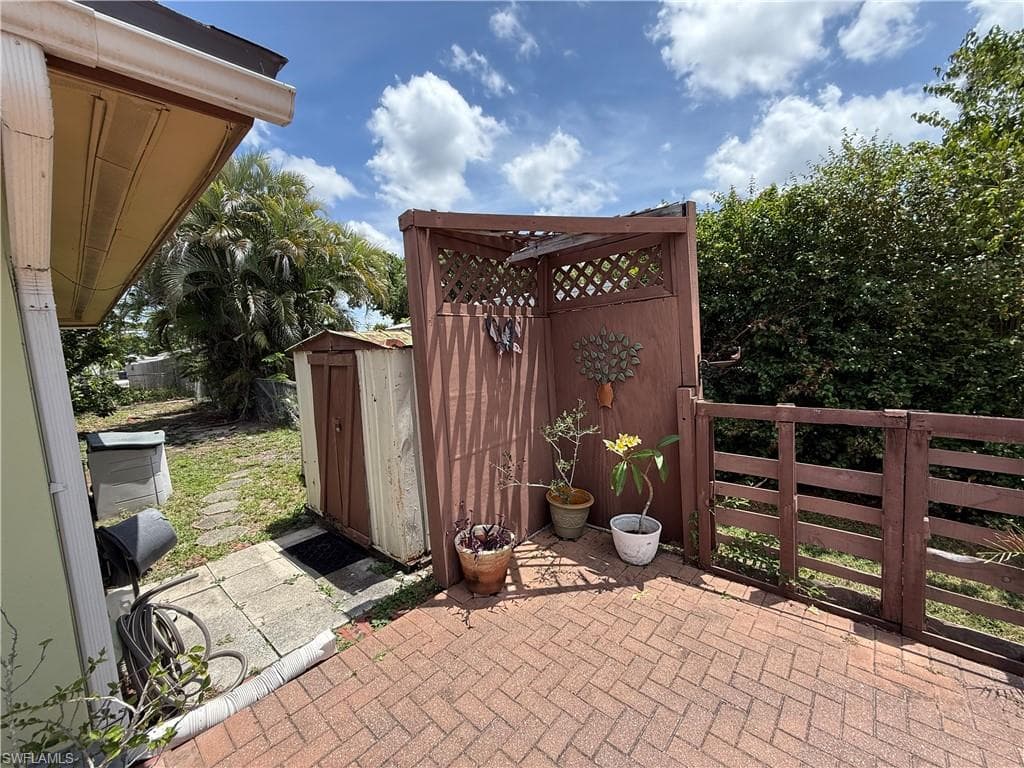 1635 Kensington CT-3