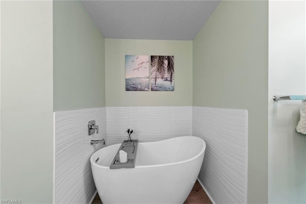 20261 Estero Gardens CIR 207-20