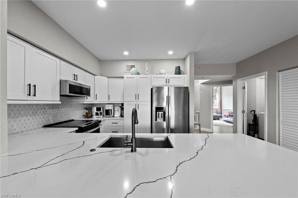 20261 Estero Gardens CIR 207-8