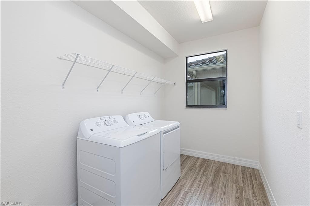 13852 Luna DR-27