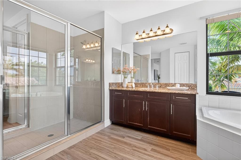 13852 Luna DR-13