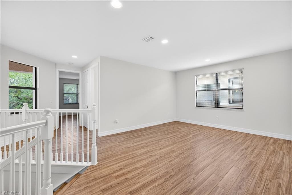 13852 Luna DR-17