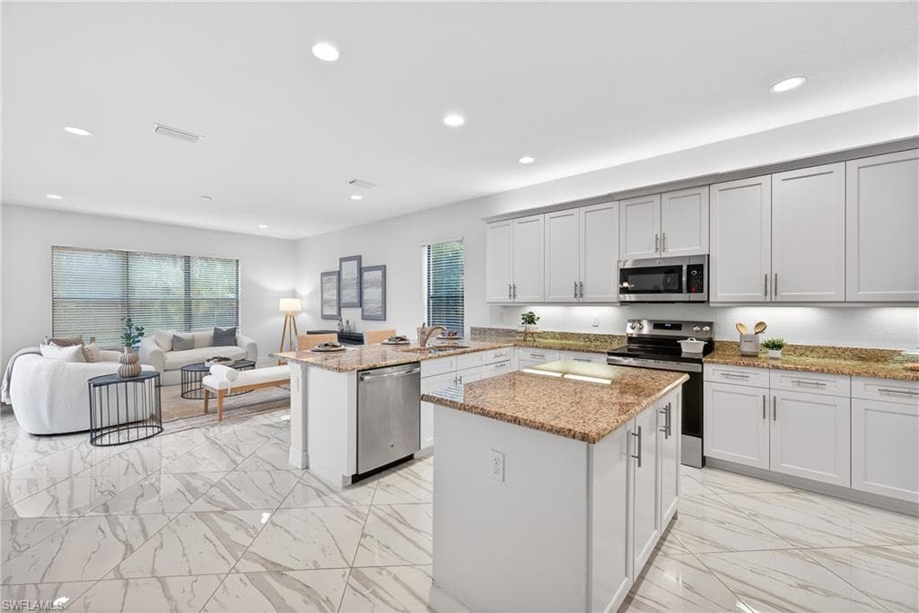 13852 Luna DR-5