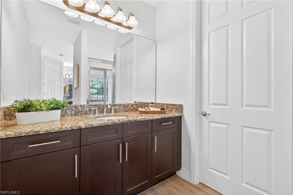 13852 Luna DR-14