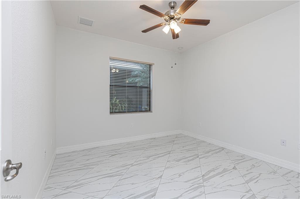 13852 Luna DR-18