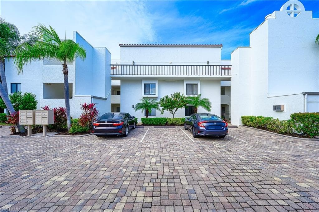 586 Beachwalk CIR O-205-3