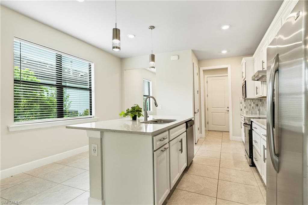 2244 Yellowfin CIR-9