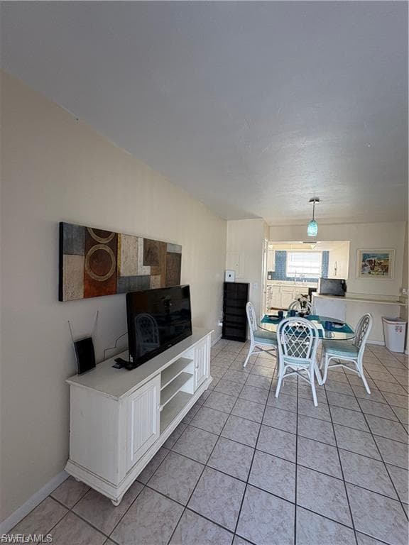 1005 SW 48th TER 8-12