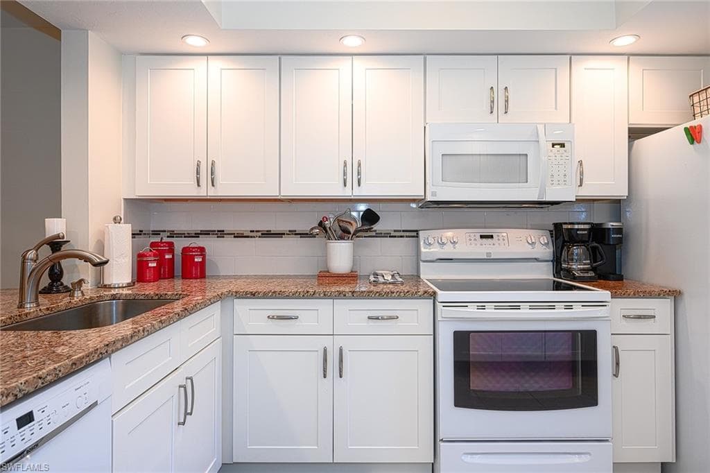 135 Cypress WAY E C-11