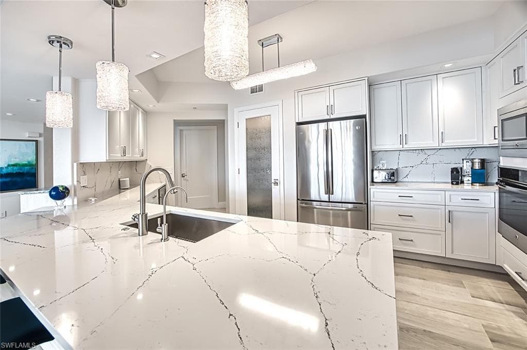 12601 Mastique Beach BLVD 502-9