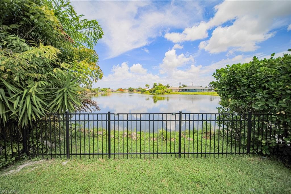 8355 Coral DR-34