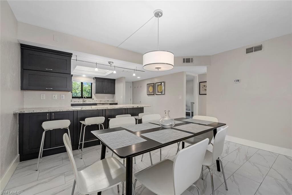 1919 Olde Middle Gulf DR 502-17
